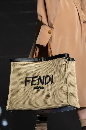 حقيبة من القش Fendi