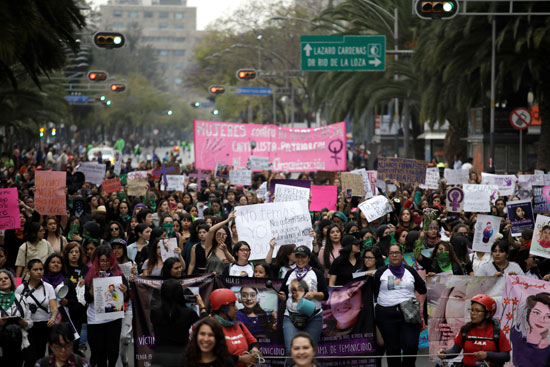مسيرة السيدات ضد العنف فى نيو مكسيكو