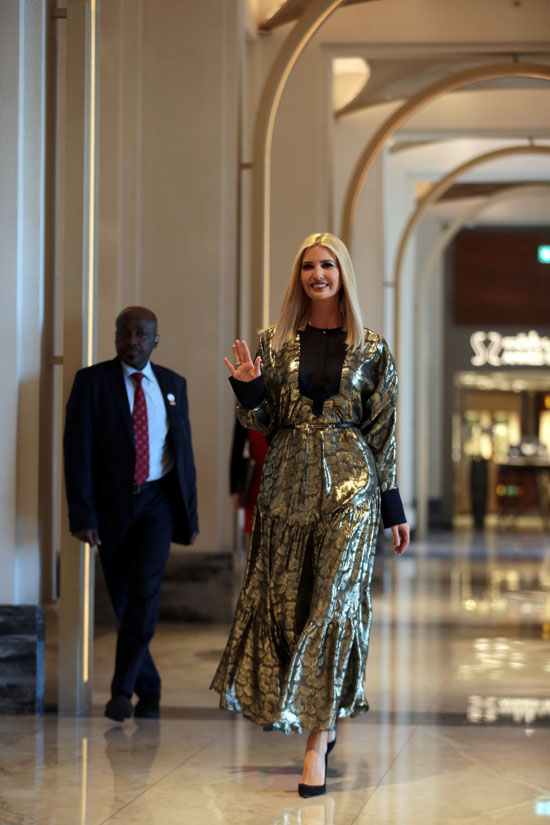 كبير مستشاري البيت الأبيض في الولايات المتحدة إيفانكا ترامب يغادر أحد الفنادق في دبي
