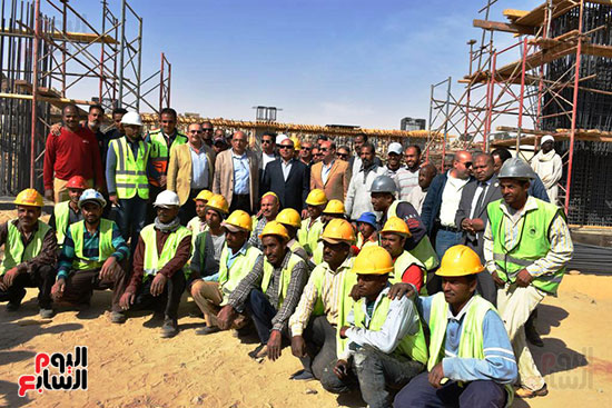 كامل الوزير يتفقد مشروعات محاور النيل (10)
