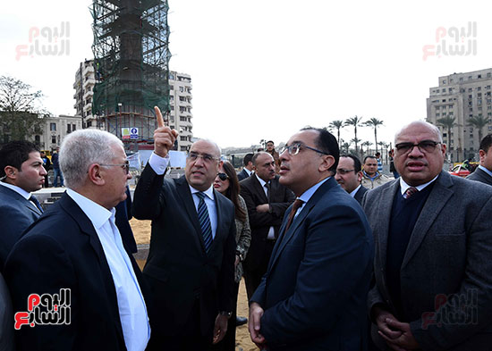 جولة رئيس الوزراء فى ميدان التحرير (8)