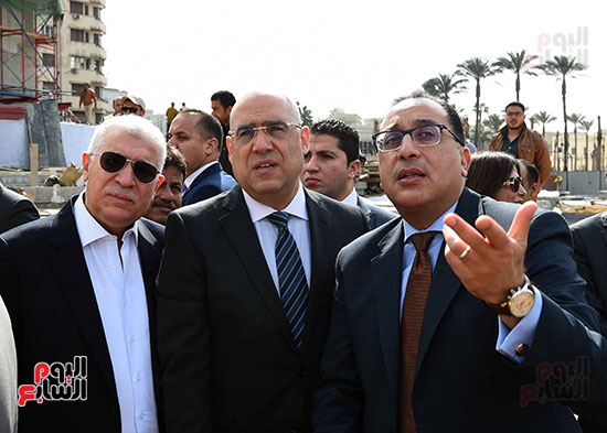 جولة رئيس الوزراء فى ميدان التحرير (11)