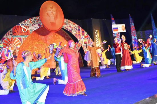 وزيرة الثقافة تشهد انطلاق مهرجان أسوان الدولى (7)