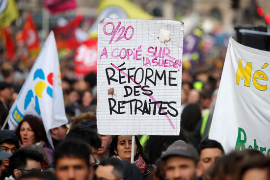 مظاهرات عارمة قبل النقاش الافتتاحي حول مشروع قانون إصلاح معاشات الحكومة الفرنسية