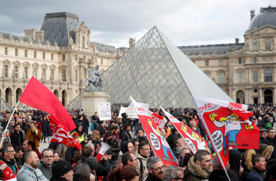 مظاهرة ضد خطة إصلاح معاشات الحكومة الفرنسية في باريس