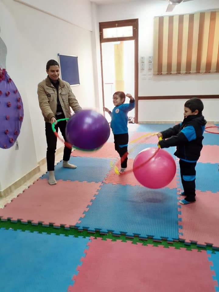 طلاب المدارس اليابانية يتعلمون من خلال اللعب كأحد أنشطة التوكاتسو (1)