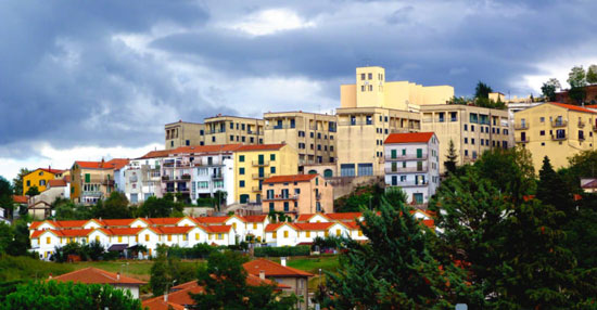 بلدة-تيورا-الإيطالية