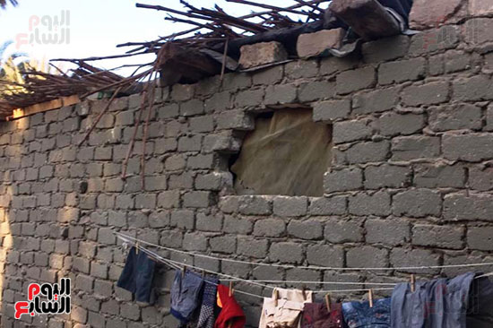 أسرة بسوهاج تطالب بإعادة بناء منزلهم (1)