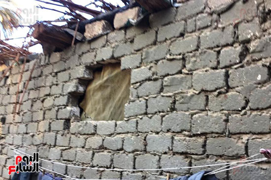 أسرة بسوهاج تطالب بإعادة بناء منزلهم (6)
