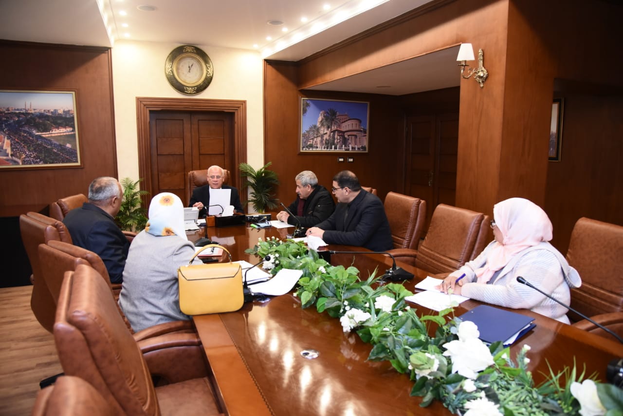 جانب من اجتماع محافظ بورسعيد (1)