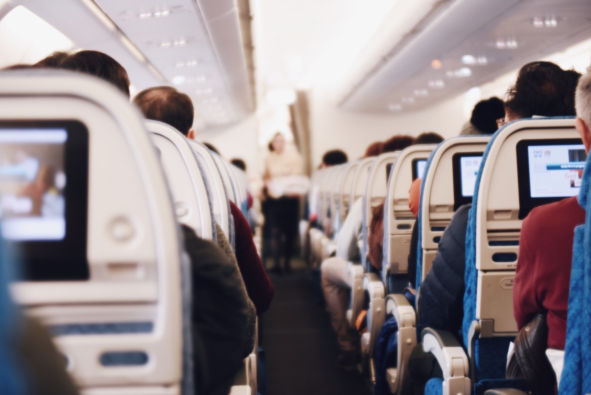 How-to-stay-healthy-on-long-flights
