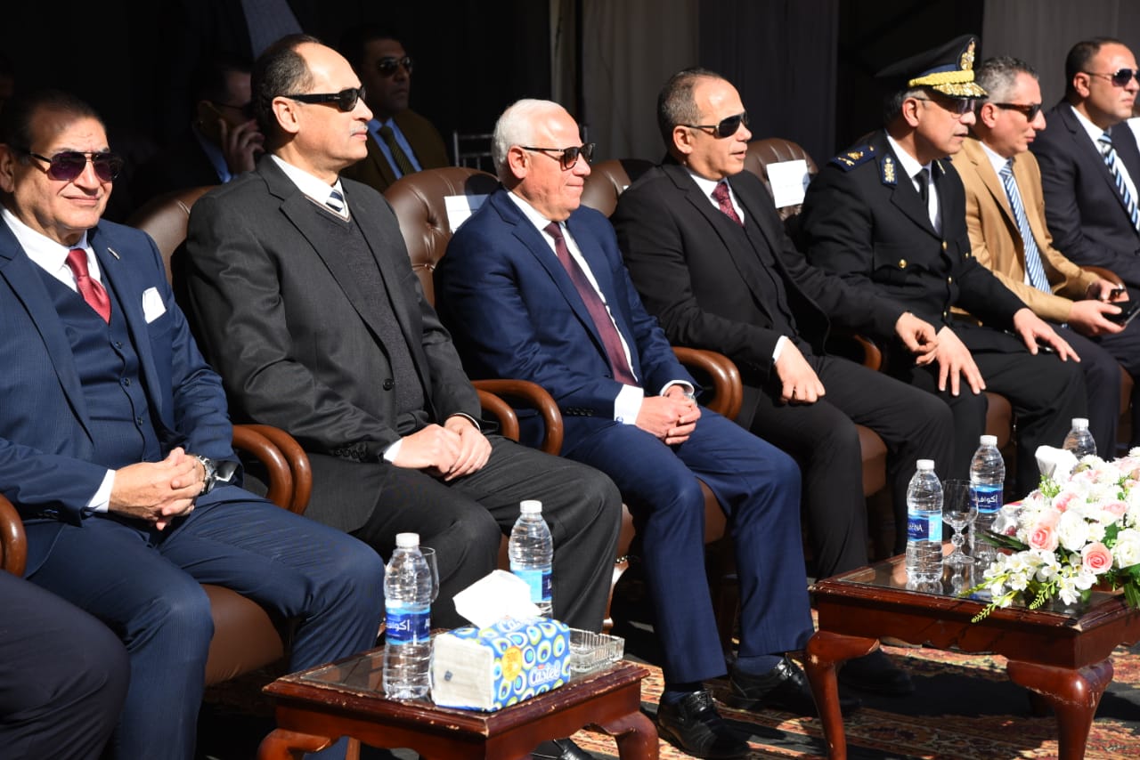 محافظ بورسعيد والقيادات الأمنية يفتتحون وحدة تراخيص الملاكي الجديدة بحى الضواحى (9)