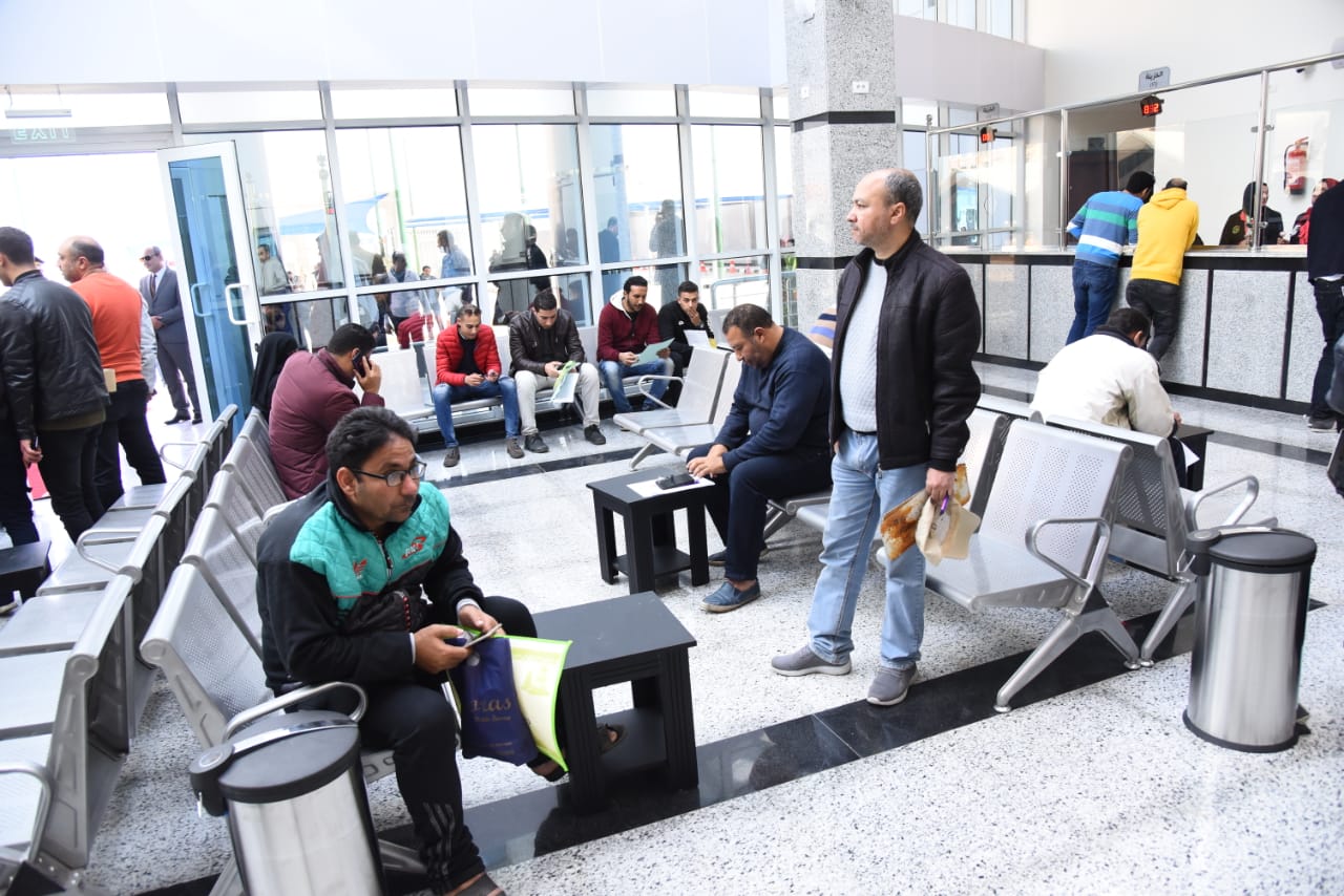 محافظ بورسعيد والقيادات الأمنية يفتتحون وحدة تراخيص الملاكي الجديدة بحى الضواحى صور اليوم السابع