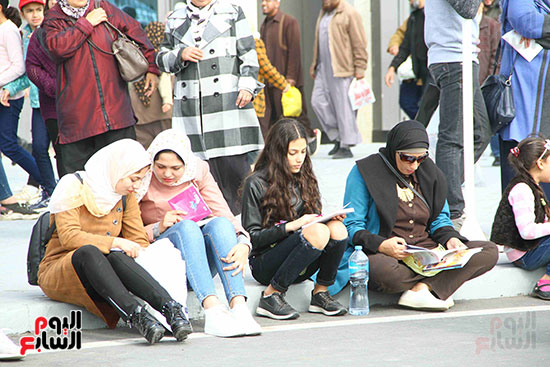 الفتيات فى معرض الكتاب الفتيات فى معرض الكتاب
