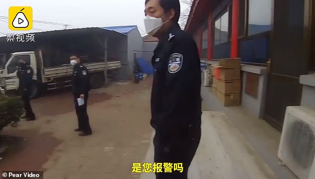 صينية في حالة سكر تبلغ الشرطة 16 مرة وتزعم إصابة صديقها بكورونا.. اعرف السبب؟   (2)