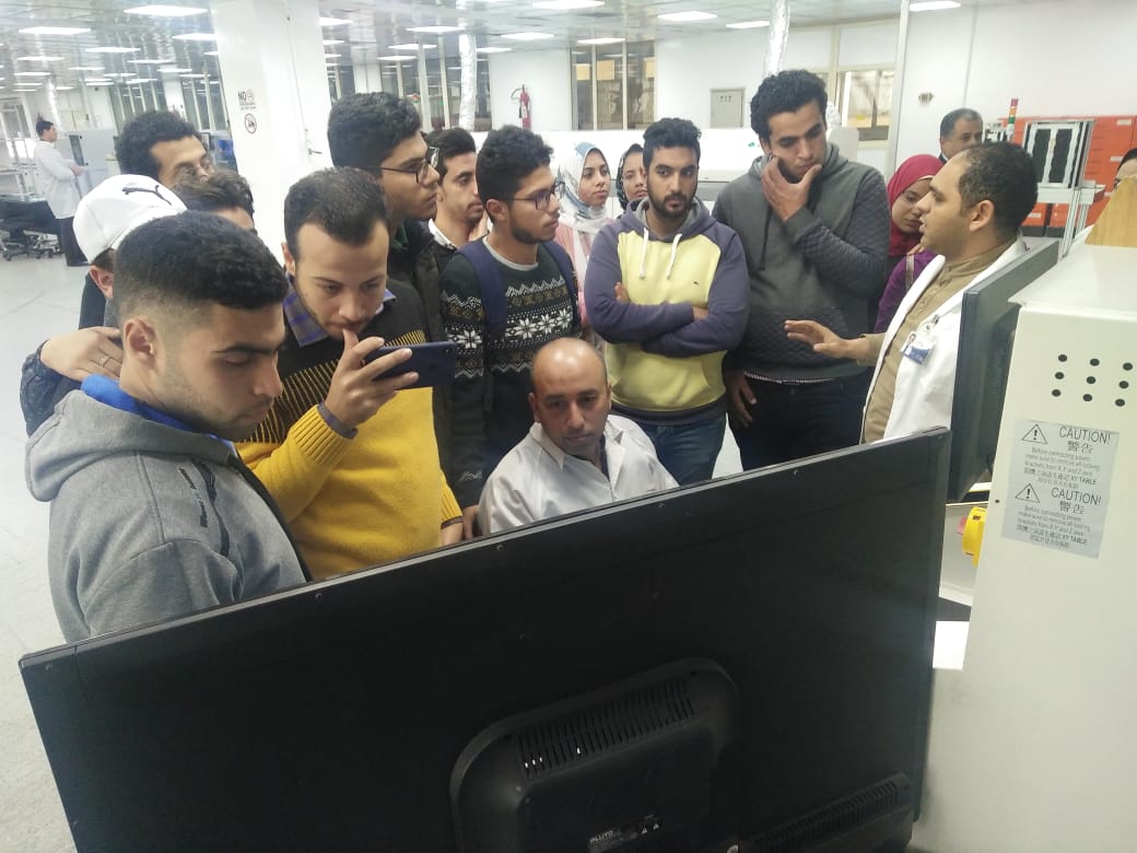 طلاب جامعة كفر الشيخ في زيارة مصنع الإلكترونيات  (3)