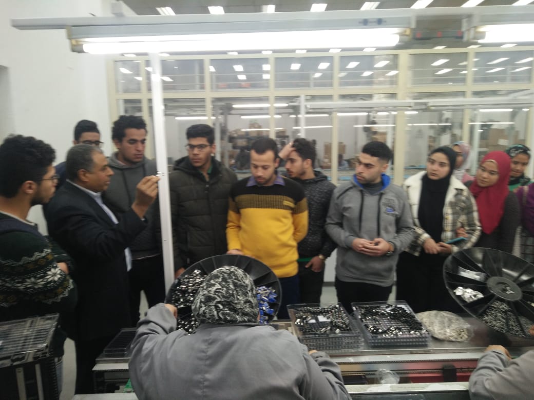 طلاب جامعة كفر الشيخ في زيارة مصنع الإلكترونيات  (6)