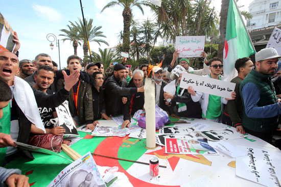 احتجاجات حاشدة بالجزائر