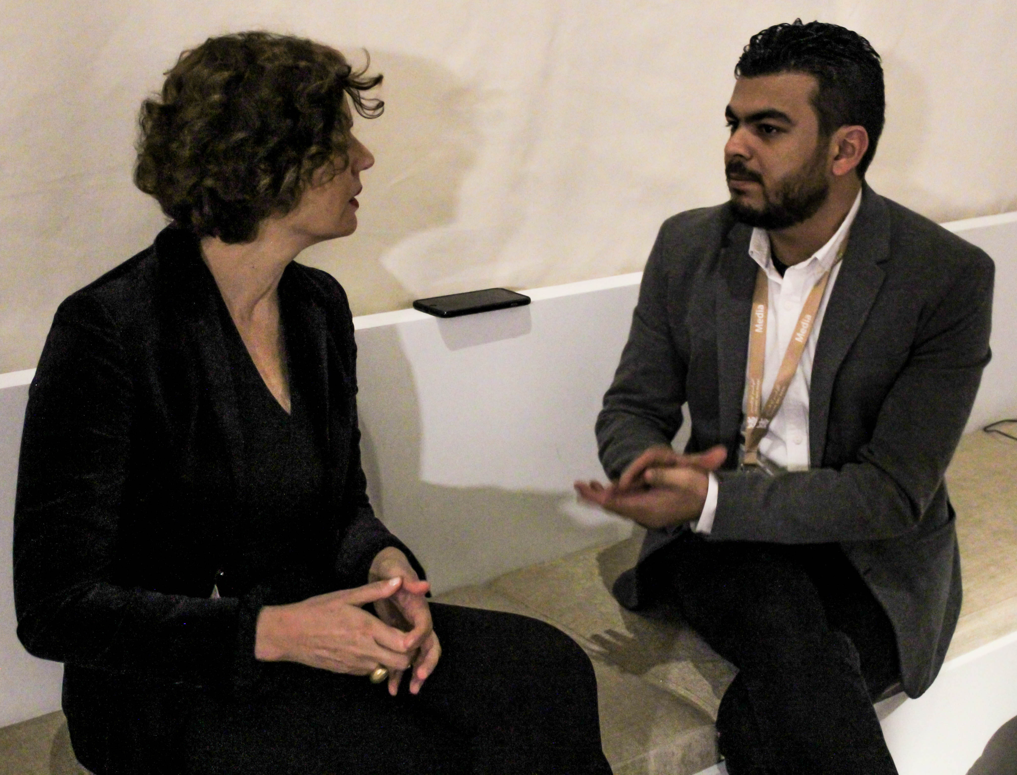 الزميل بلال رمضان مع مديرة المقتنيات فى متحف اللوفر أبوظبي