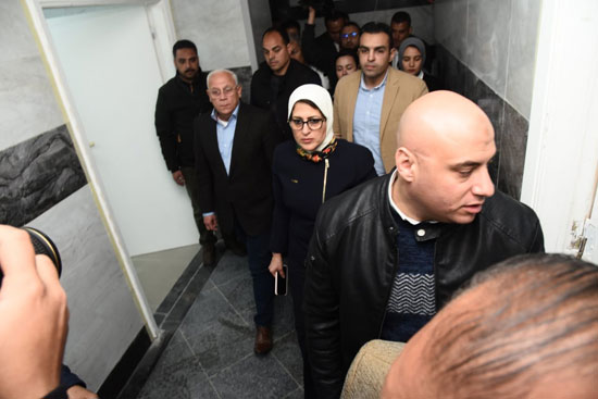 وزيرة الصحة ومحافظ بورسعيد يتفقدان مستشفى المبرة (6)