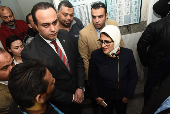 وزيرة الصحة ومحافظ بورسعيد يتفقدان مستشفى المبرة (10)