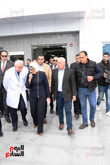 وزيرة الصحة ومحافظ بورسعيد يتابعان العمل بمستشفى أطفال النصر التخصصى (5)