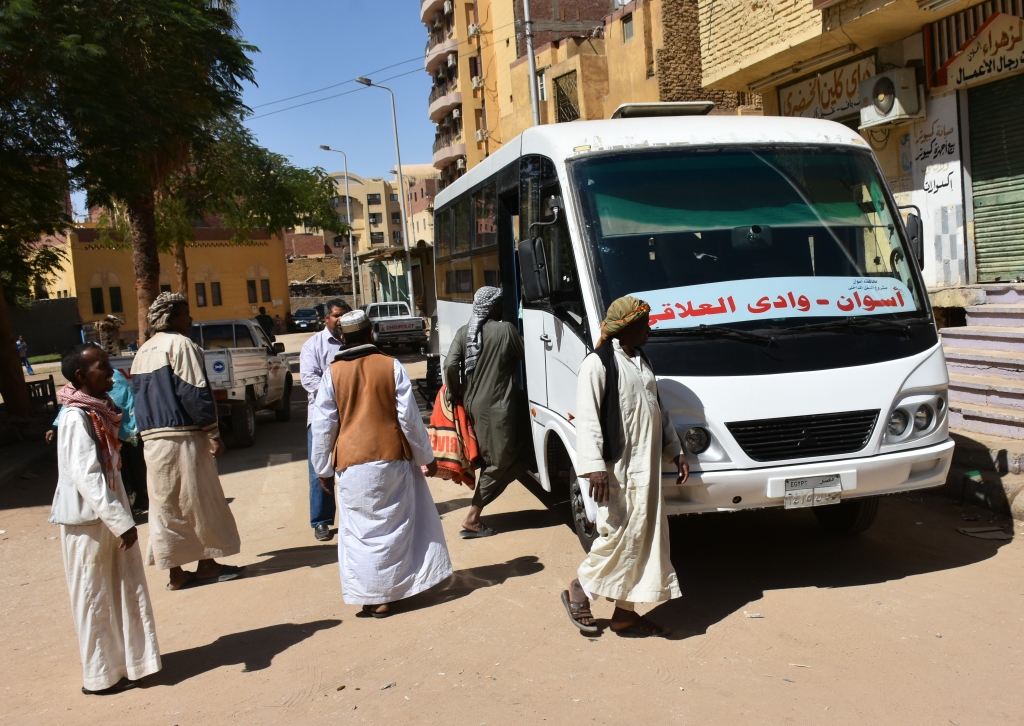 تخصيص أتوبيس لتوفير خدمات النقل لأهالى قرية العلاقى (1)