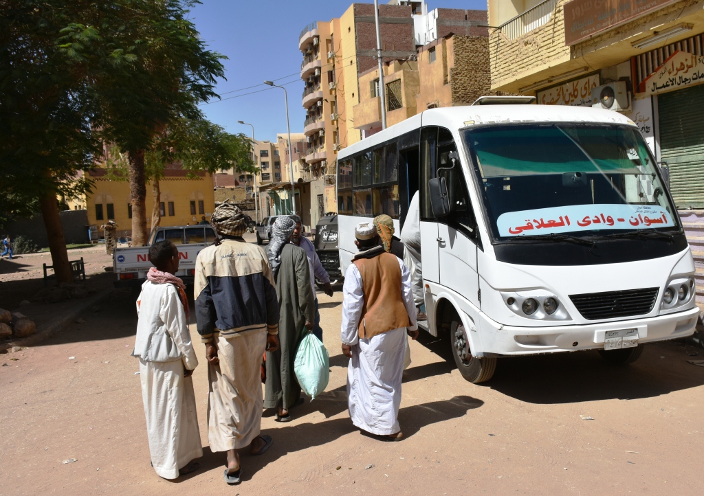 تخصيص أتوبيس لتوفير خدمات النقل لأهالى قرية العلاقى (6)