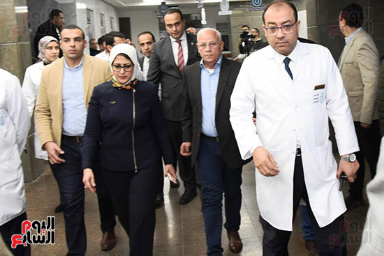 وزيرة الصحة ومحافظ بورسعيد يتابعان العمل بمستشفى أطفال النصر التخصصى (2)