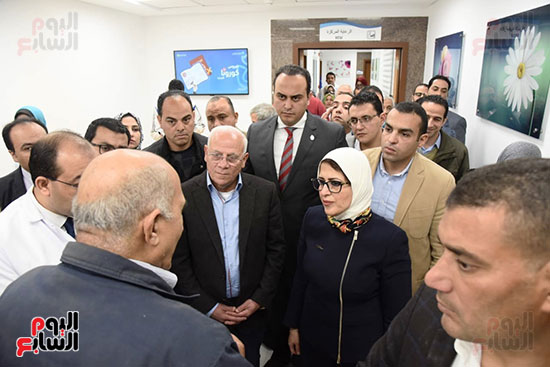 وزيرة الصحة ومحافظ بورسعيد يتابعان العمل بمستشفى أطفال النصر التخصصى (8)