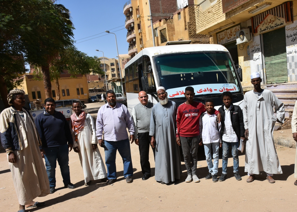 تخصيص أتوبيس لتوفير خدمات النقل لأهالى قرية العلاقى (5)