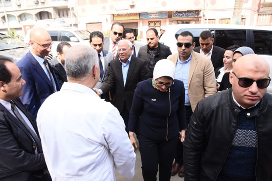 وزيرة الصحة ومحافظ بورسعيد يتفقدان مستشفى المبرة (2)