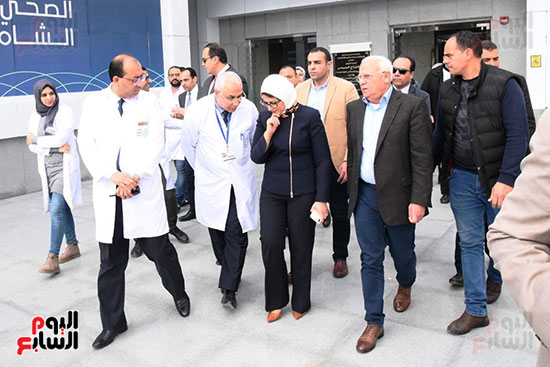 وزيرة الصحة ومحافظ بورسعيد يتابعان العمل بمستشفى أطفال النصر التخصصى (9)