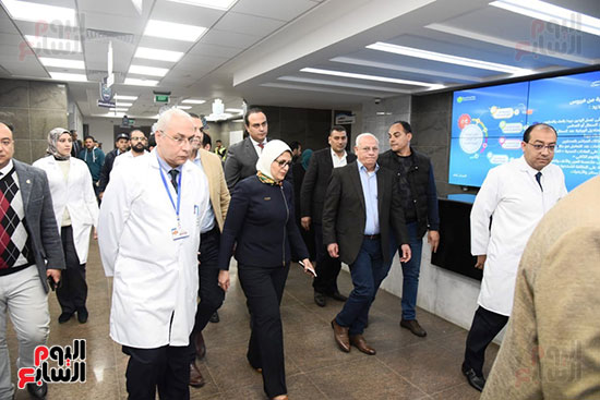 وزيرة الصحة ومحافظ بورسعيد يتابعان العمل بمستشفى أطفال النصر التخصصى (4)