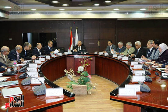 وزير النقل يتابع أعمال إنشاء المحطة متعددة الأغراض بميناء الإسكندرية (1)