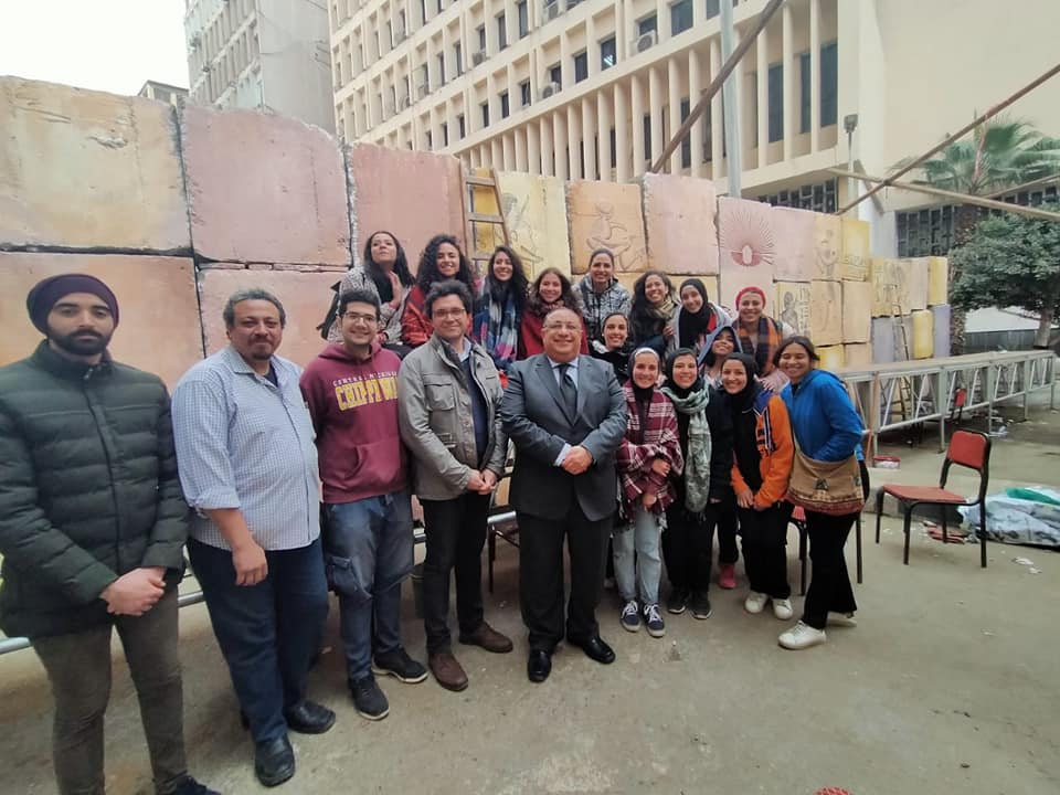 رئيس جامعة حلوان يتفقد أعمال تجميل ميدان سيمون بوليفار بالقاهرة (2)