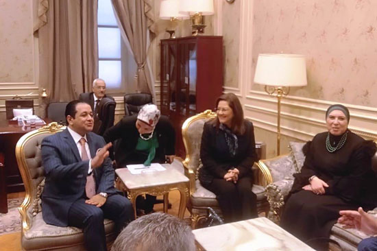  النائب علاء عابد رئيس لجنة حقوق الانسان بمجلس النواب يلتقى الدكتورة  هالة السعيد، وزيرة التخطيط (1)