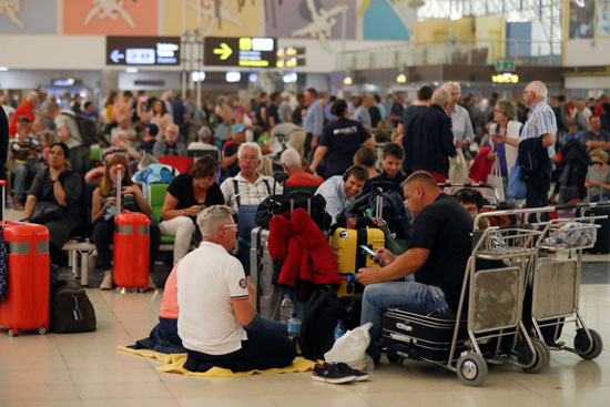 إسبانيا تغلق المطارات بسبب الأحوال الجوية السيئة