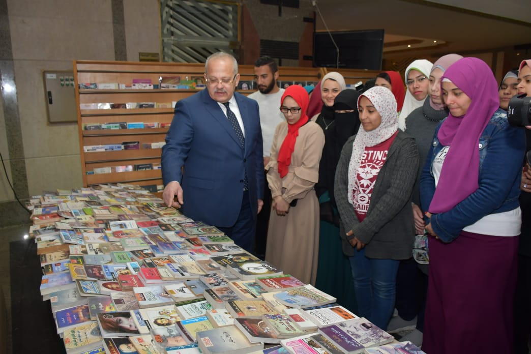 لقاء رئيس جامعة القاهرة بعدد من الطلاب (1)