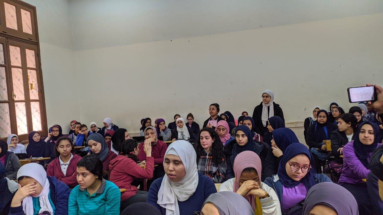 طلاب الثانوية المعدلة بالسعيدية يطلقون مبادرة  إحنا معاك  (5)
