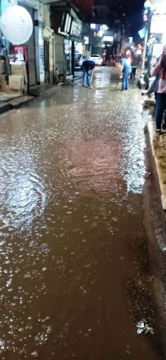 أهالى شبين القناطر يشتكون من تراكم مياه الأمطار بالشوارع (5)
