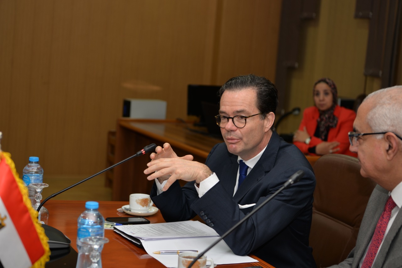 اجتماع السفير الفرنسى مع رئيس جامعة المنصورة (4)