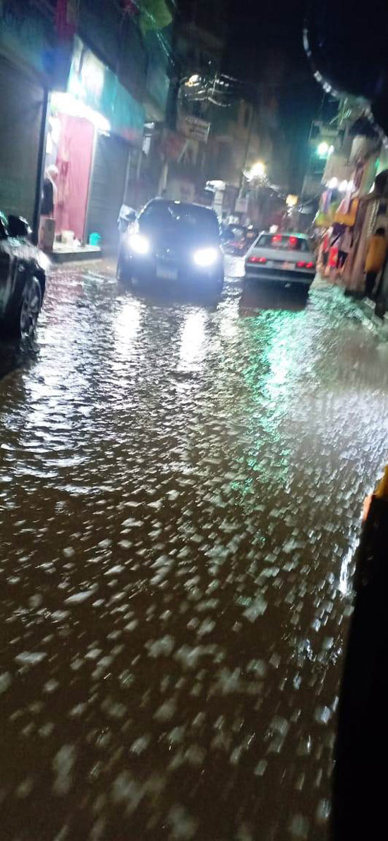 أهالى شبين القناطر يشتكون من تراكم مياه الأمطار بالشوارع (4)