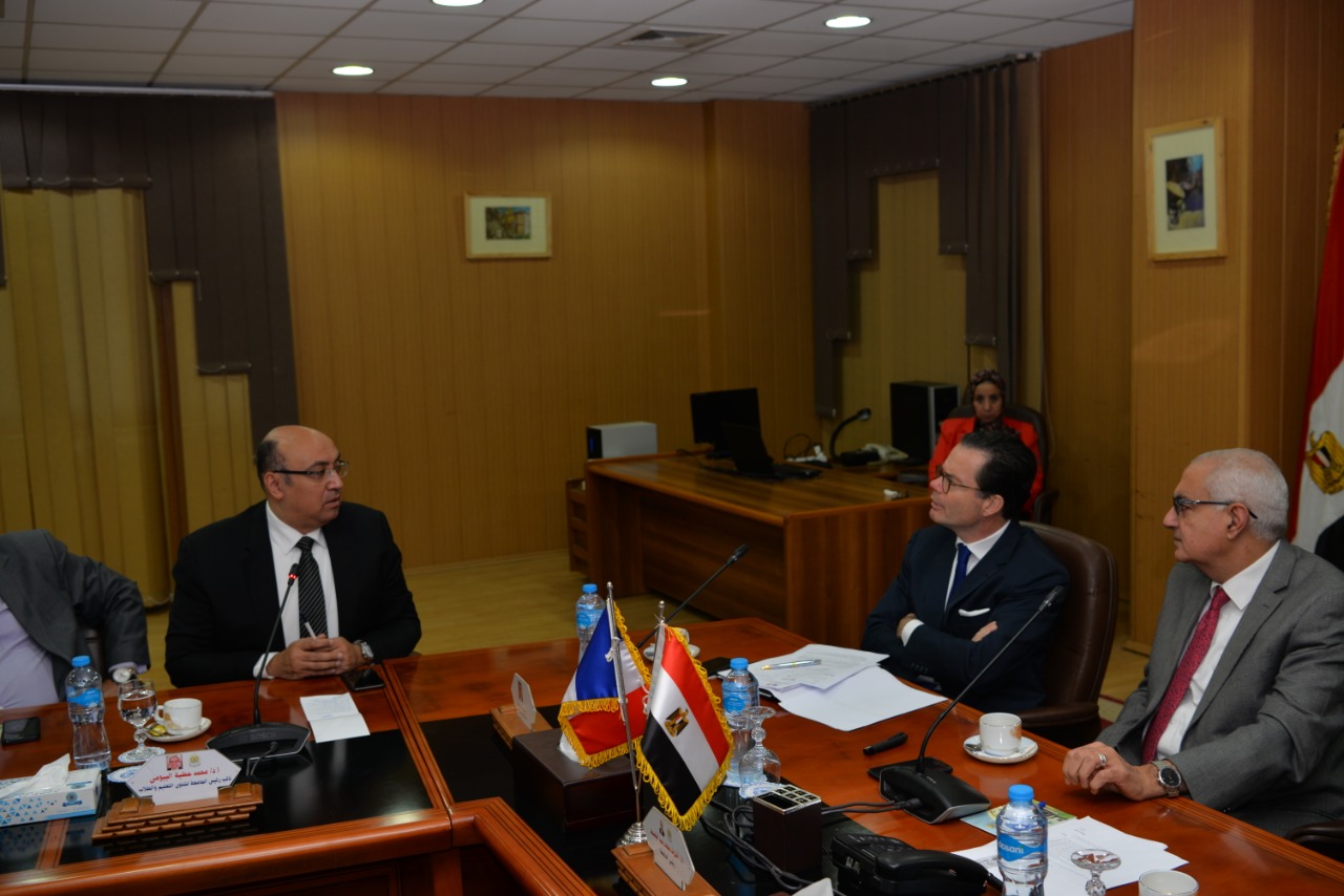 اجتماع السفير الفرنسى مع رئيس جامعة المنصورة (10)