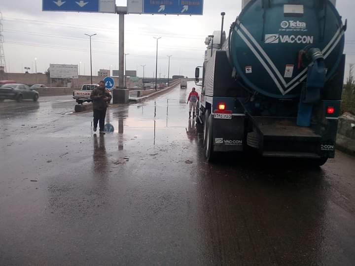 سيارات شفط مياه الأمطار بشوارع القليوبية (2)