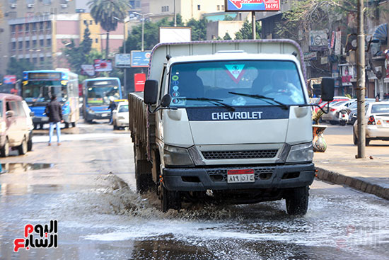 مياه الأمطار تغرق الشوارع