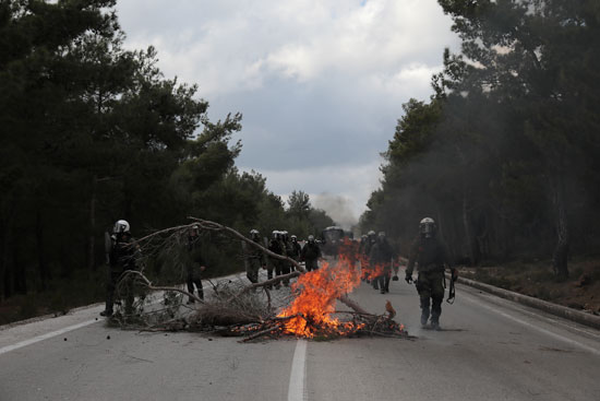 اشعال النار فى شوارع اليونان