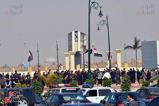 تشريفات أمنية بمدخل مسجد المشير لانتظار تشيع جثمان مبارك (1)