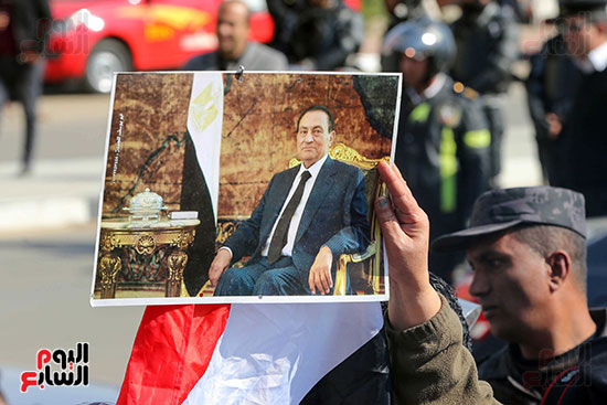 وصول طائرة جثمان الرئيس الأسبق مبارك (14)