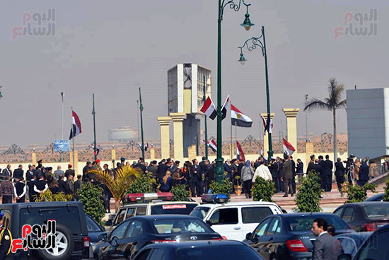 تشريفات أمنية بمدخل مسجد المشير لانتظار تشيع جثمان مبارك (26)